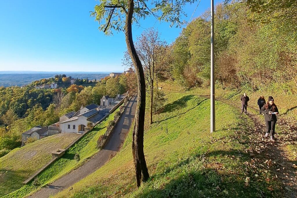 Hai mai pensato di fare il tuo prossimo viaggio a piedi o in bicicletta?