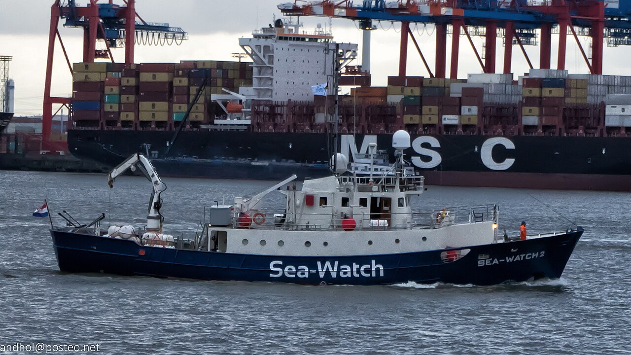 sea watch carola rakete