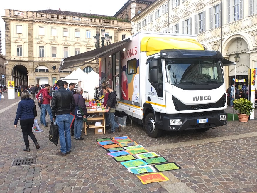 bibliobus biblioteca itinerante torino promuove cultura 1571671863