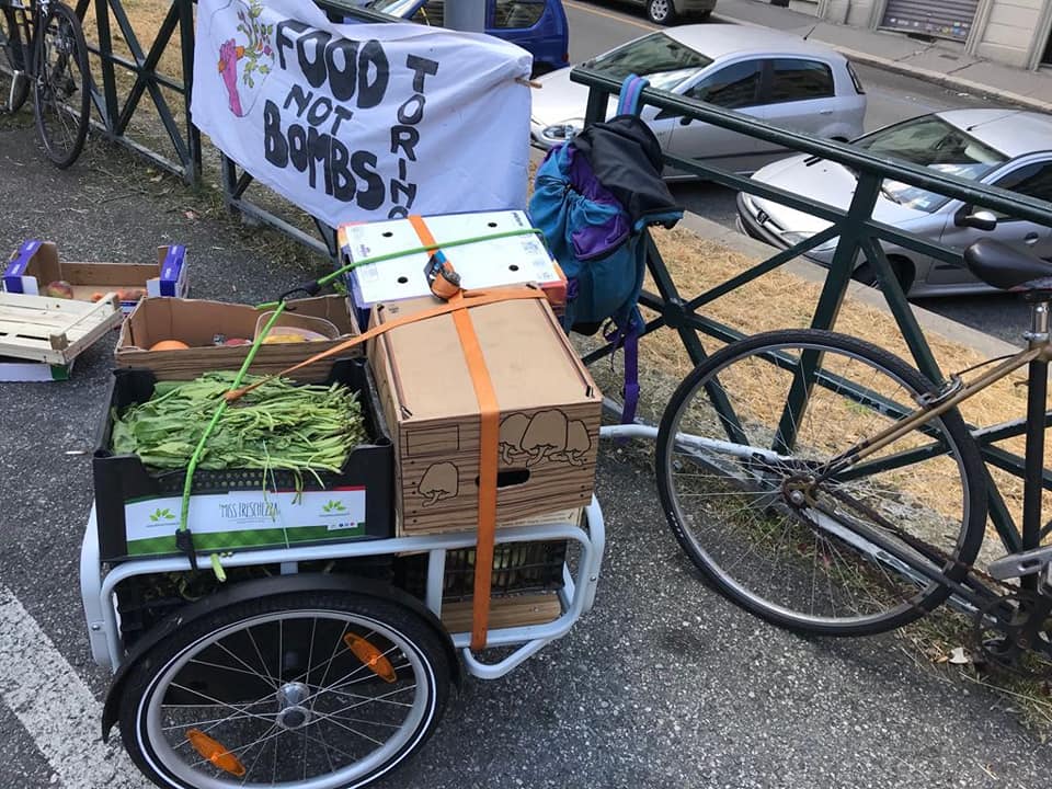 FoodNotBombs: “Così combattiamo gli sprechi e offriamo cibo a chi non ne ha”