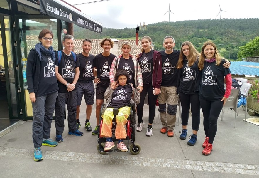 gruppo amici condivide cammino santiago ragazza disabile 1564732124