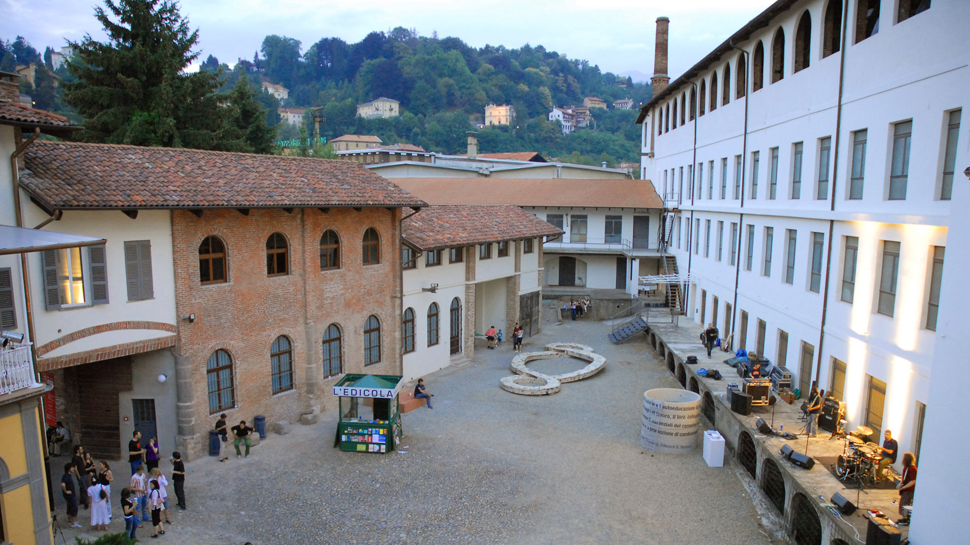 mostre incontri laboratori cittadellarte edizione arte al centro 1570187958
