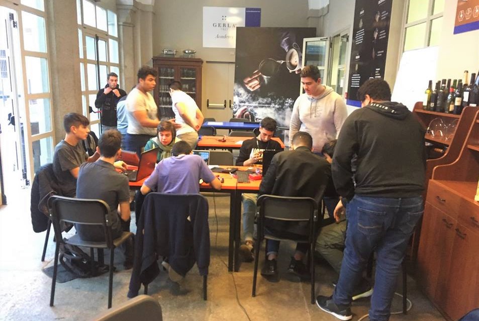 Restart Cafè: a Torino gli studenti si incontrano per riparare gli oggetti rotti