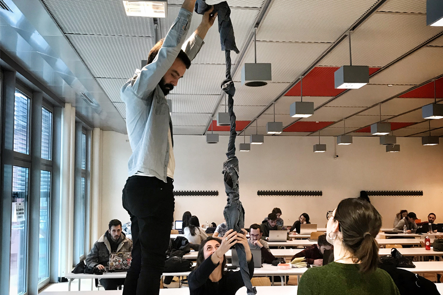 studenti sarte incontrano ridanno vita vecchi jeans 1571325450